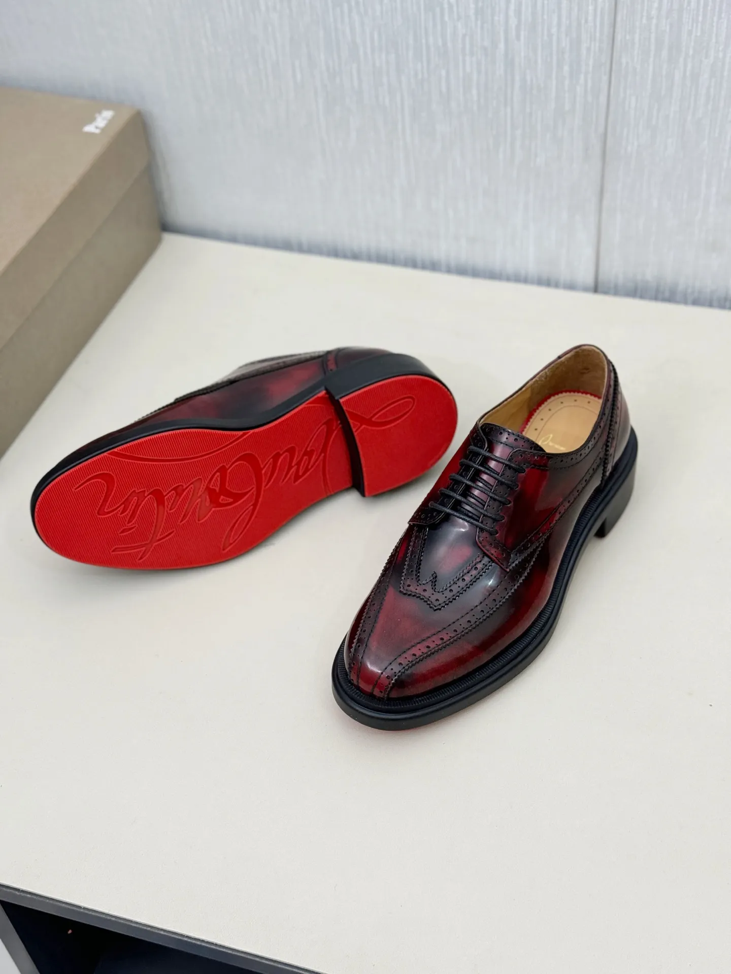 [CL～High-end men’s red-soled shoes] Top P: 880💰. Size: 39-44 (38.45.46 can be customized) 🆑Top original order purchasing agent Imported open-edge bead fabric and water-dyed cowhide inside 🉑️ Imported TPU rubber sole, wear-resistant and non-slip, full of European style.